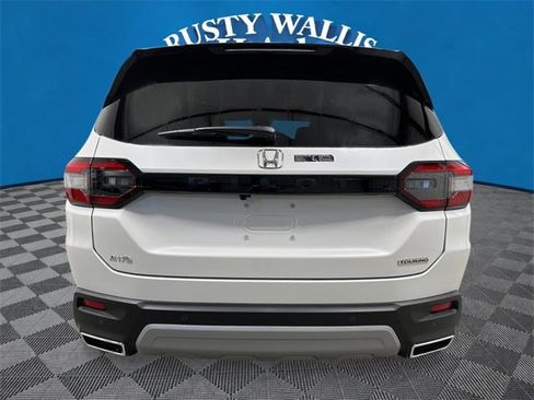 New 2025 Honda Pilot Touring image 4