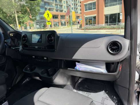Used 2019 Mercedes-Benz Sprinter 2500 image 15