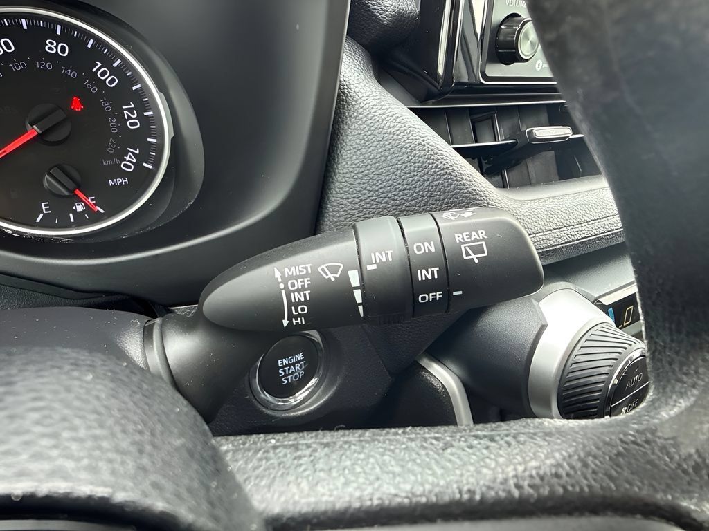 Used 2022 Toyota RAV4 XLE FWD image 19