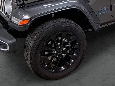 Used 2025 Jeep Wrangler Unlimited Sahara w/ Safety Group AWD/4WD image 7