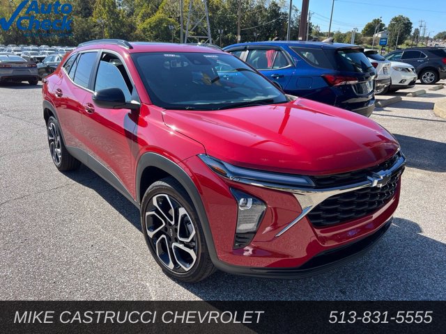 Used 2026 Chevrolet Trax RS w/ Sunroof Package FWD image 2