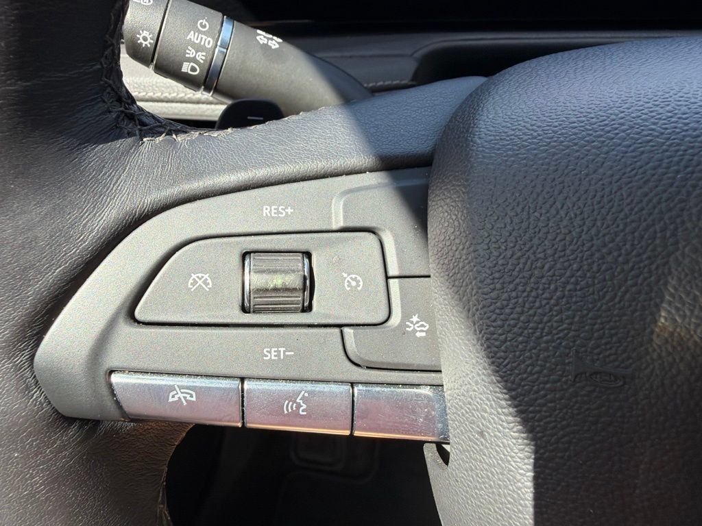 Used 2025 Cadillac XT4 Premium Luxury FWD image 27