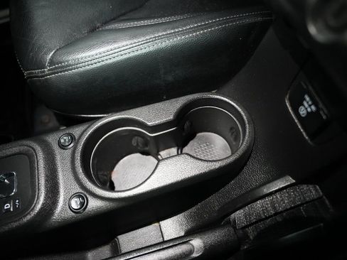 Used 2015 Jeep Wrangler Unlimited Sahara w/ Connectivity Group image 30