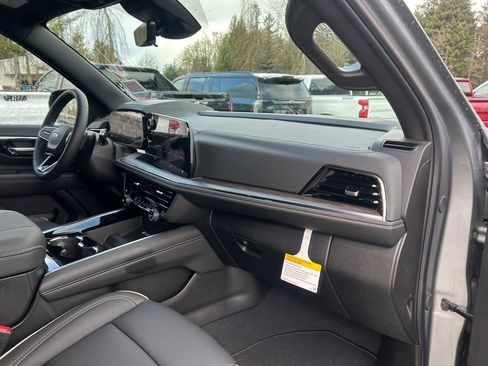 New 2026 Chevrolet Suburban Premier image 26