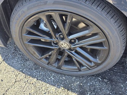 Used 2025 Toyota Camry SE w/ Convenience Package image 10