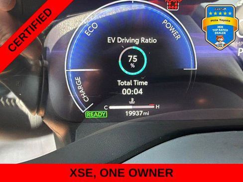 Certified 2025 Toyota Sienna XSE FWD image 25