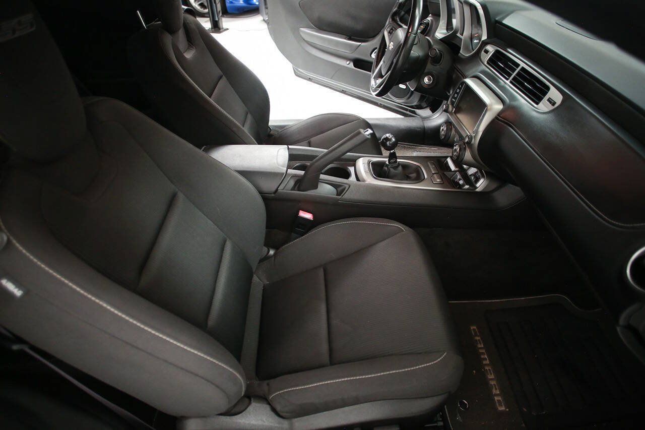 Used 2014 Chevrolet Camaro SS w/ RS Package RWD image 18