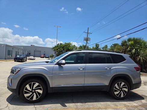 Used 2025 Volkswagen Atlas SE AWD/4WD image 2