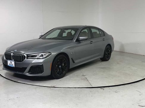 Used 2023 BMW 530e w/ M Sport Package image 6