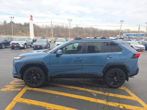 Used 2024 Toyota RAV4 SE image 8