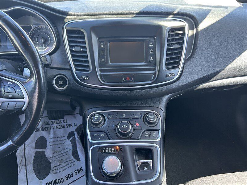 Used 2015 Chrysler 200 Limited w/ Convenience Group FWD image 10