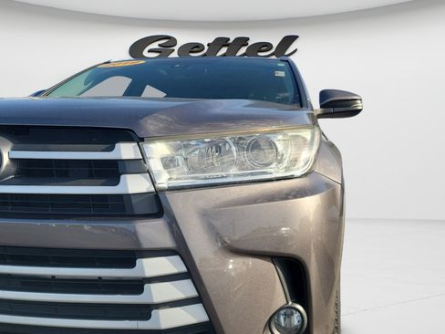 Used 2019 Toyota Highlander XLE FWD image 26