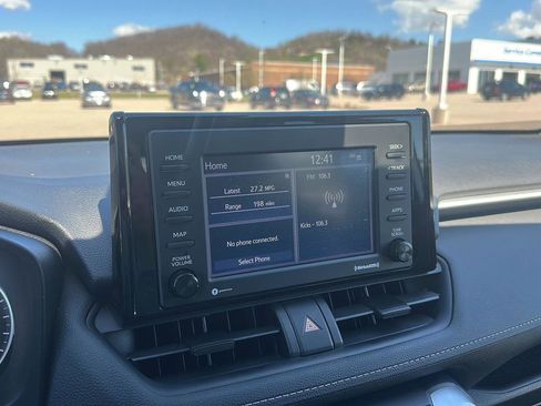 Used 2021 Toyota RAV4 LE image 14