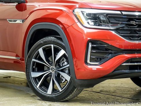 Used 2024 Volkswagen Atlas SEL Premium R-Line image 3