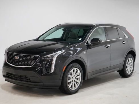 Used 2023 Cadillac XT4 Luxury w/ Cold Weather Package AWD/4WD image 3