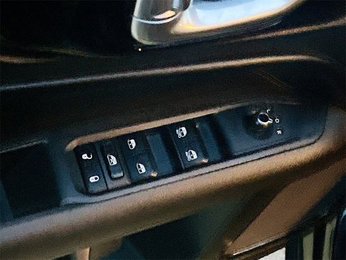 Used 2023 Jeep Compass Limited image 17