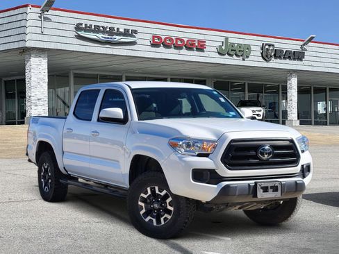 Used 2022 Toyota Tacoma SR image 1