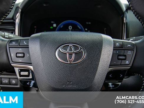 Used 2025 Toyota Camry SE image 20