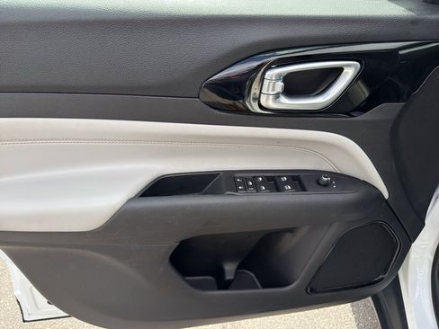 Used 2023 Jeep Compass Limited image 10