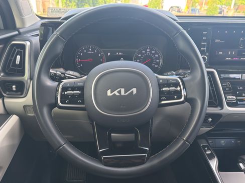 Used 2022 Kia Sorento EX w/ Panoramic Sunroof Package FWD image 17