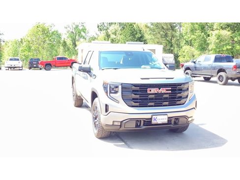 New 2026 GMC Sierra 1500 Elevation image 3