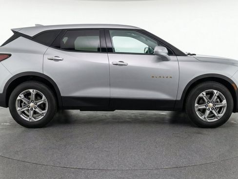 Used 2025 Chevrolet Blazer LT FWD image 11