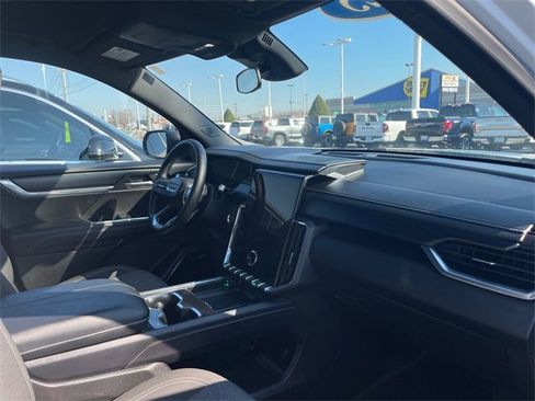 Used 2025 GMC Acadia Elevation image 21