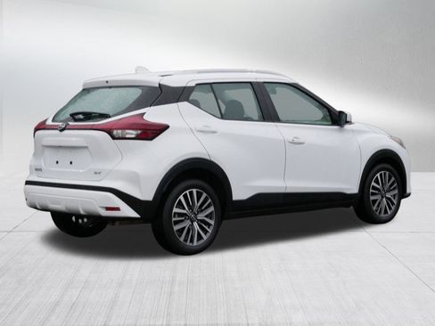 Certified 2024 Nissan Kicks SV image 7