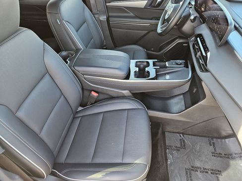 Used 2025 Buick Enclave Preferred image 19