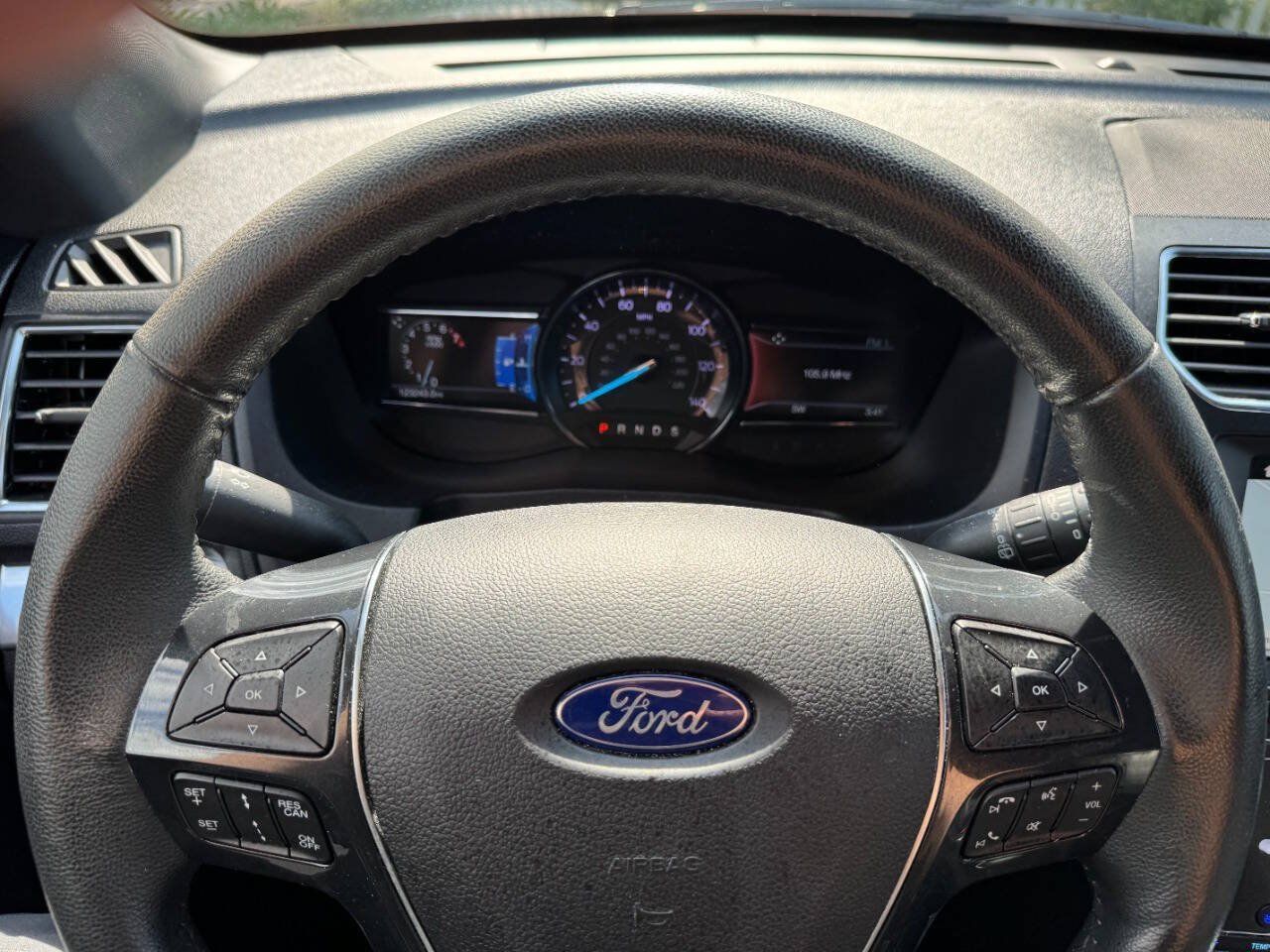 Used 2018 Ford Explorer Limited w/ Equipment Group 301A FWD image 23