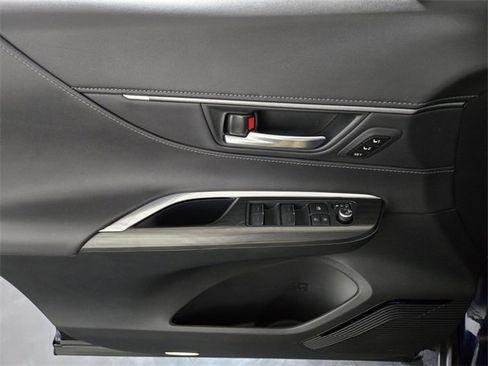 Used 2021 Toyota Venza Limited image 28
