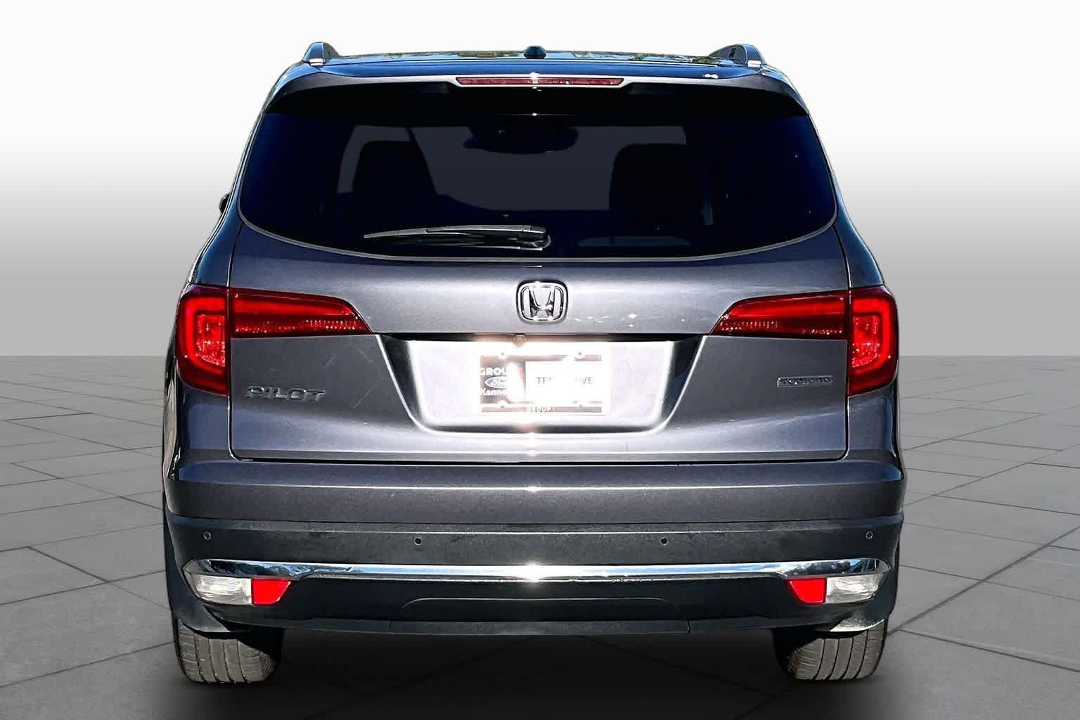 Used 2018 Honda Pilot Touring image 5