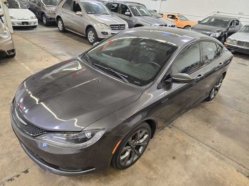 Used 2015 Chrysler 200 S AWD/4WD image 17