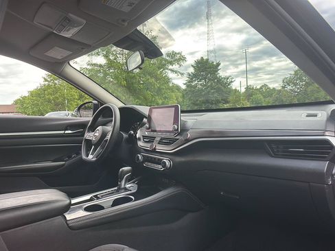 Used 2023 Nissan Altima 2.5 SV FWD image 14