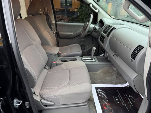 Used 2012 Nissan Frontier S image 22