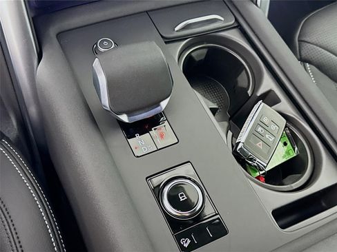 Used 2026 Land Rover Discovery S AWD/4WD image 19