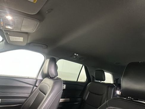 Used 2022 Ford Explorer XLT AWD/4WD image 11