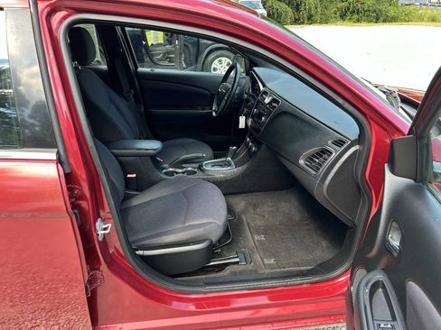 Used 2013 Chrysler 200 Touring FWD image 19