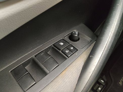 Used 2020 Toyota Corolla LE image 27