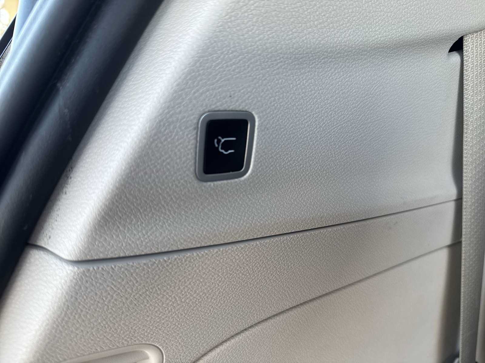 Used 2023 Chrysler Pacifica Touring-L w/ Uconnect Theater Family Group FWD image 33
