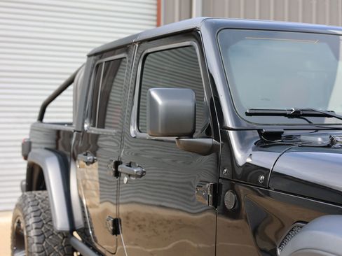 Used 2024 Jeep Gladiator Rubicon w/ Technology Group AWD/4WD image 20