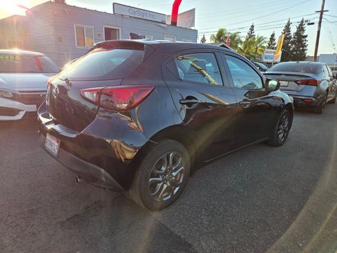 Used 2020 Toyota Yaris LE FWD image 4