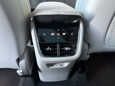 Used 2025 Volvo EX90 Plus image 30