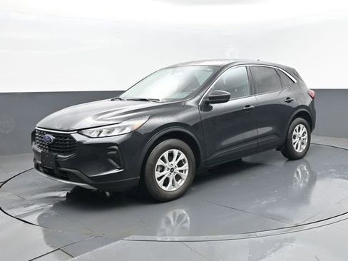 Used 2023 Ford Escape Active image 1