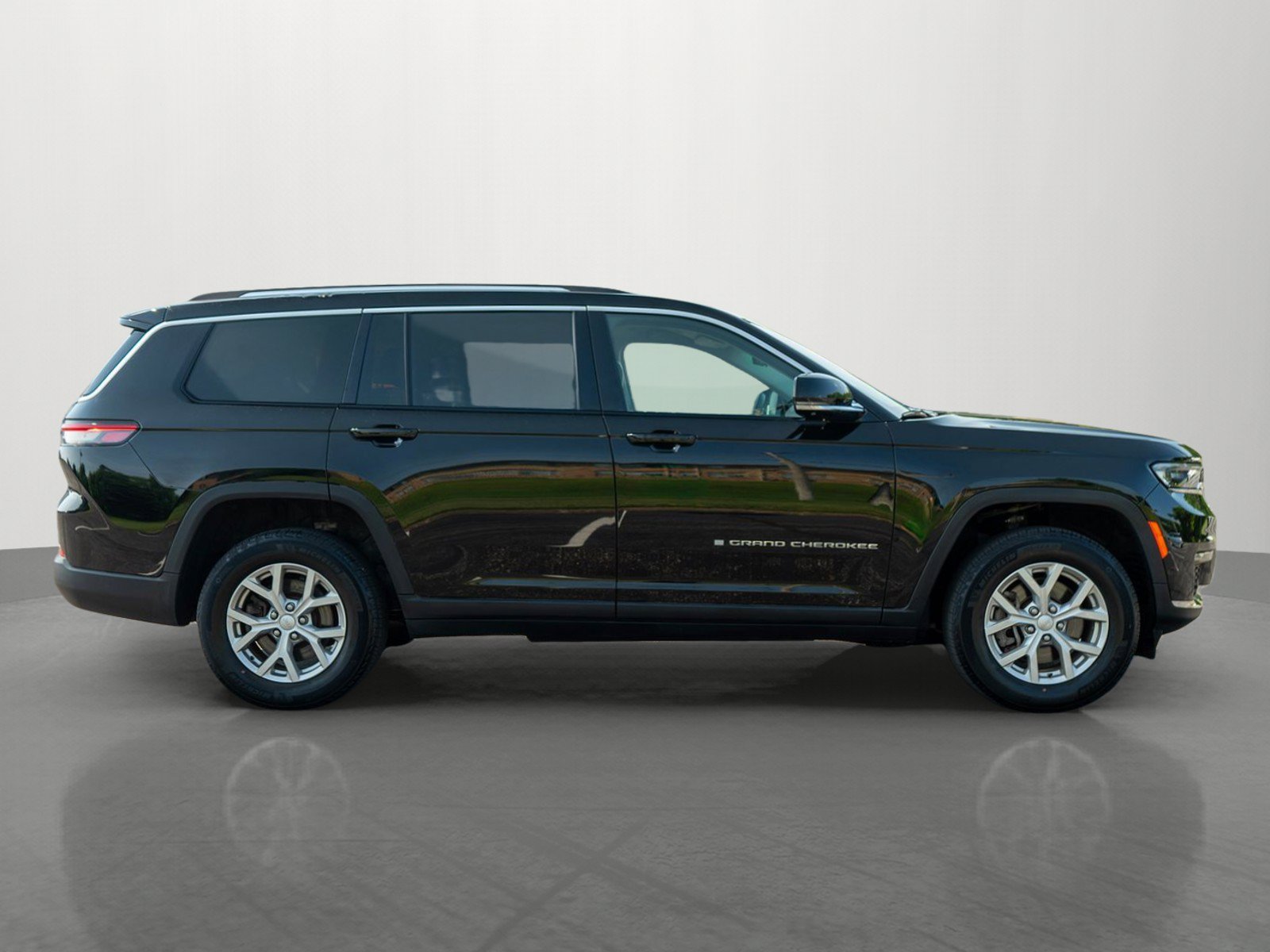 Used 2023 Jeep Grand Cherokee L Limited w/ Luxury Tech Group II AWD/4WD image 8