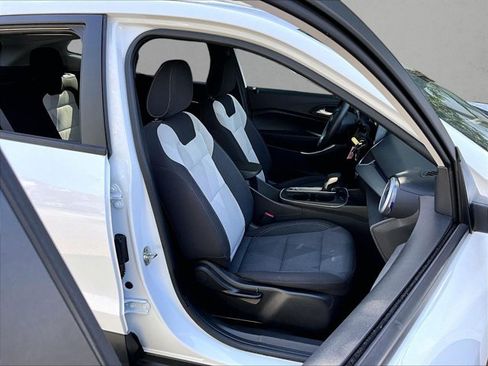 Used 2024 Chevrolet Trax LS w/ Driver Confidence Package FWD image 9