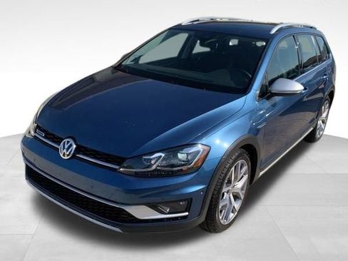 Used 2018 Volkswagen Golf Alltrack SE image 1