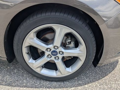 Used 2015 Ford Fusion SE w/ Equipment Group 201A FWD image 11