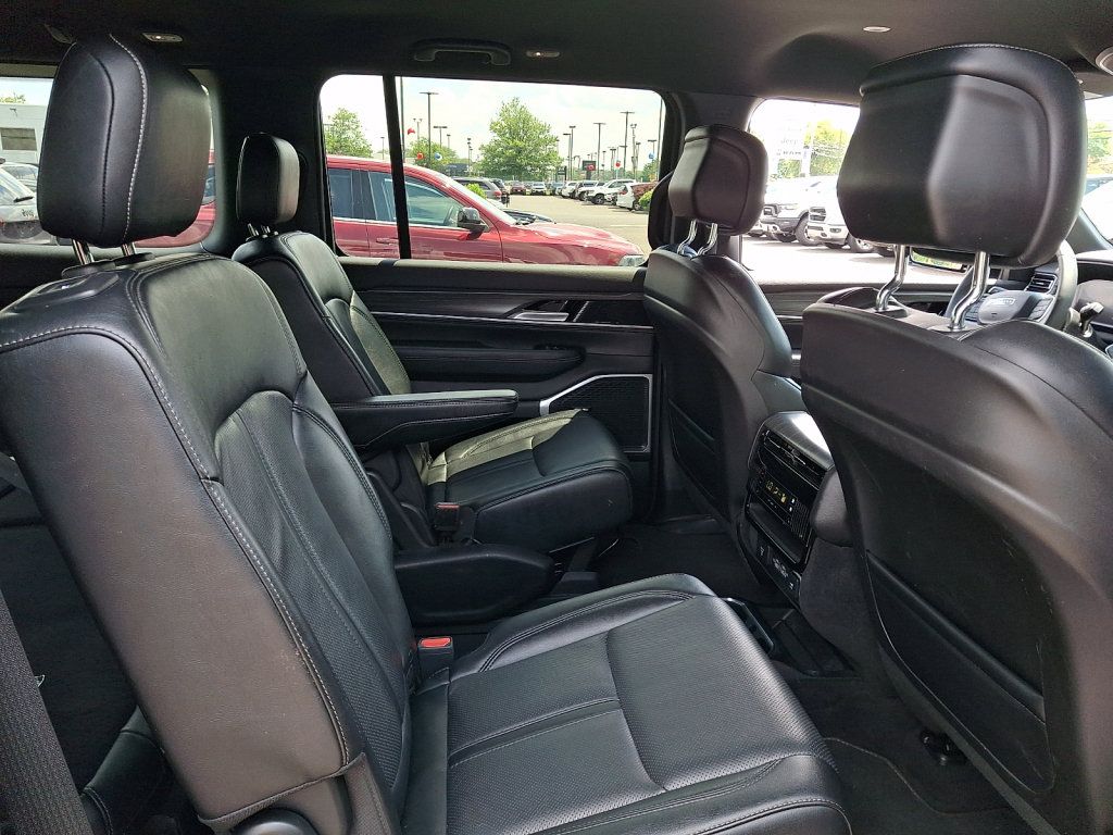 Used 2024 Jeep Wagoneer Series III AWD/4WD image 15