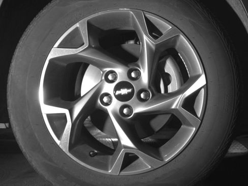 Used 2025 Chevrolet Trax LT FWD image 13